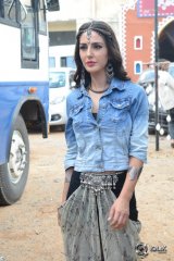  Farah Karimi At Thikka Movie Song Coverage Press Meet